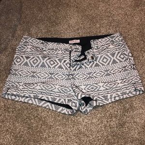 Printed black and white shorts